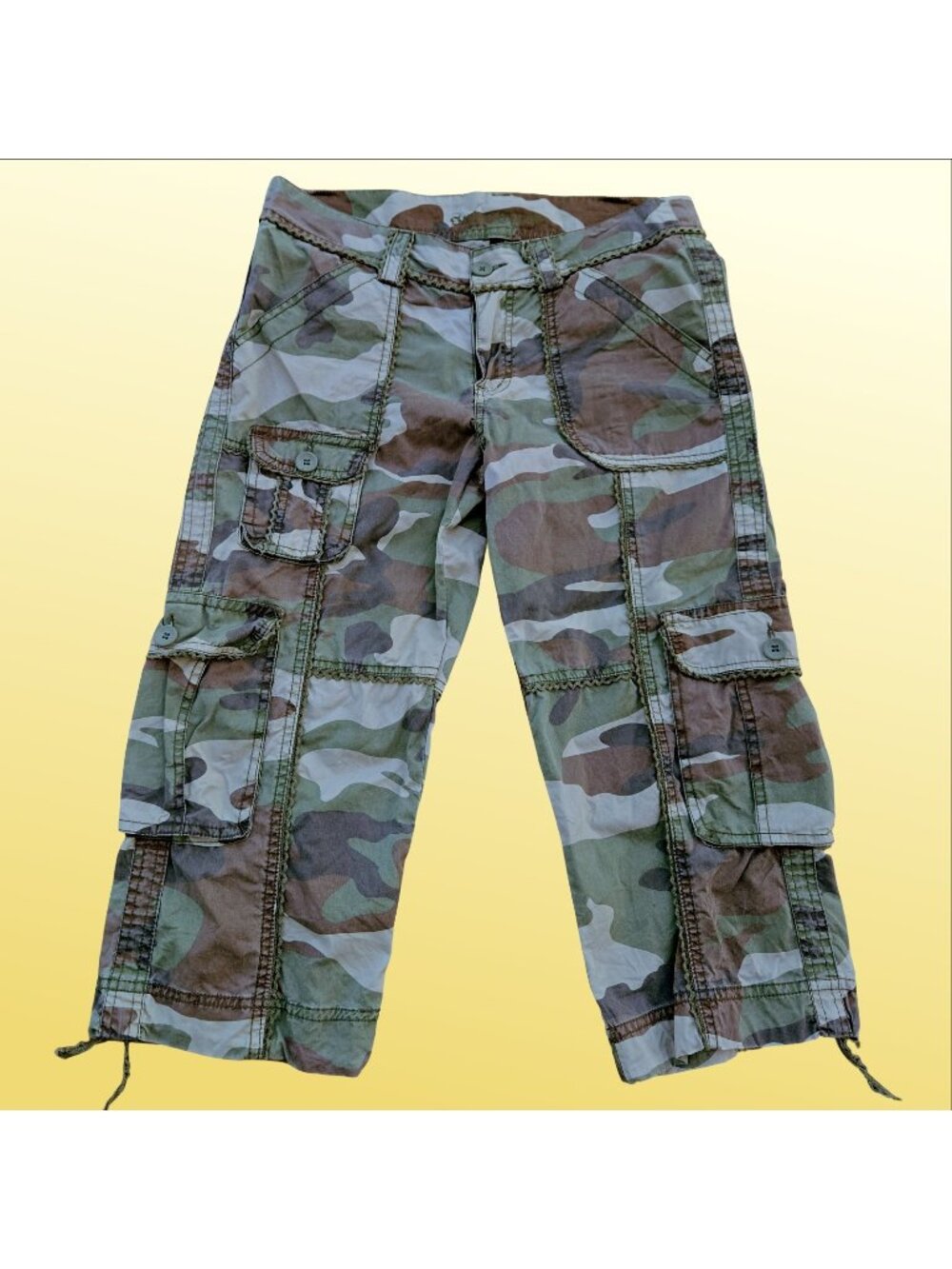 Vintage Y2K Camouflage Capri Cargo Pants Size 7 Green Grunge Rave Cotton
